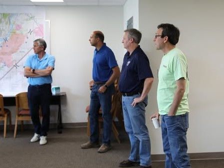 Governor visits to receive briefing on wildfires