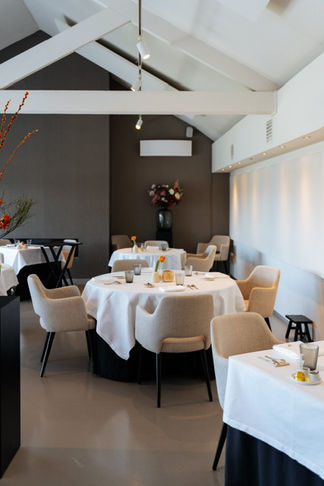 Nicolas and Maurane’s shared passion for gastronomy began at the renowned Ter Duinen Hotel School in Koksijde. Today, it comes to life at Restaurant Rollier.

Chef Nicolas serves classic French cuisine with a refined Asian twist. His style is shaped by experience at top restaurants like De Tuinkamer, Nuance, and Eyckerhof. Maurane welcomes you with a smile and guides you through a carefully curated wine list. Her expertise comes from a beverage specialization and a sommelier internship at Hertog Jan.