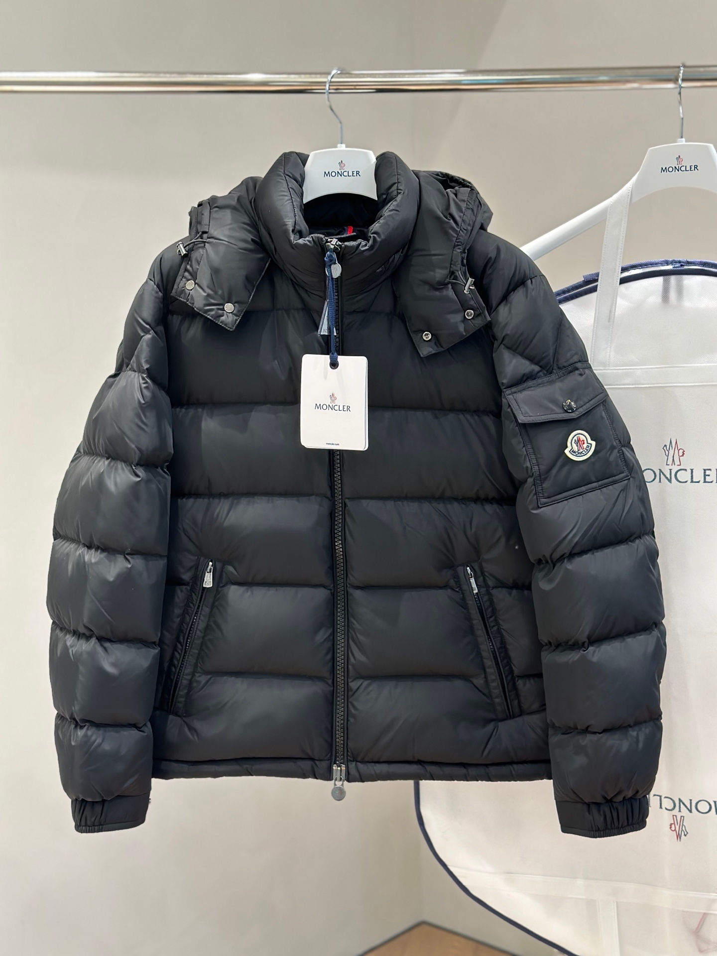 몽클레어 마야 매트 다운 자켓