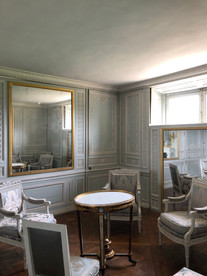 Petit Trianon                                         Château de Versailles                         Photos