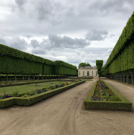Jardins du Petit Trianon                                         Château de Versailles                         Photos