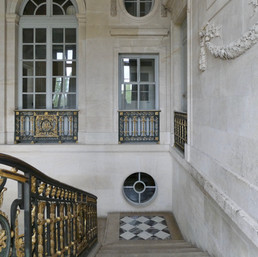 Petit Trianon                                         Château de Versailles                         Photos