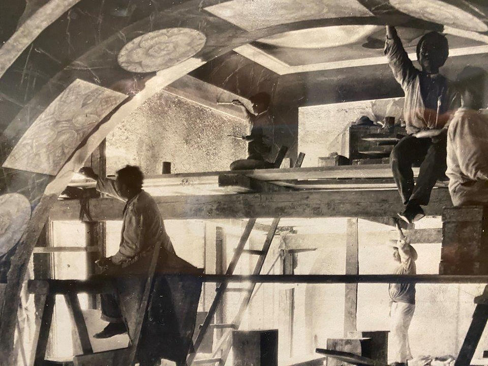 Diego Rivera travaillant à une peinture murale dans la chapelle Riveriana de l'université de Chapingo, 1924-1927, exposition Tina Modotti, Jeu de Paume, Paris