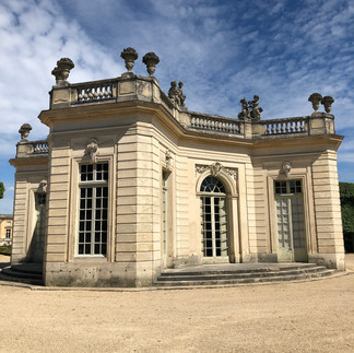 Petit Trianon                                         Château de Versailles                         Photos