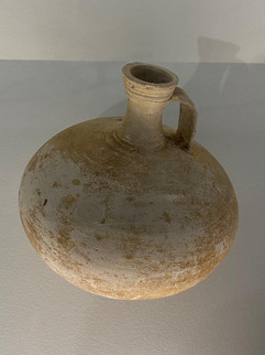 Pot, Crypte archéologique de l'île de la Cité à Paris, exposition Dans la Seine, parvis Notre-Dame de Paris