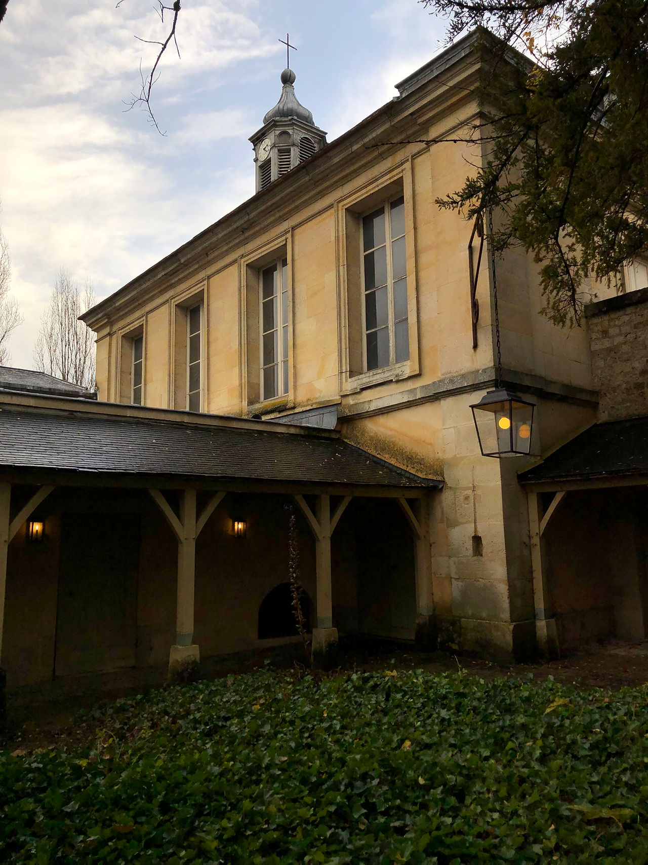 Petit Trianon                                         Château de Versailles                         Photos