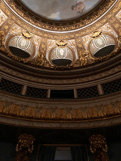 Petit Théâtre de la reine       Petit Trianon                                         Château de Versailles                         Photos
