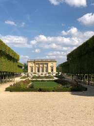Jardins du Petit Trianon                                         Château de Versailles                         Photos