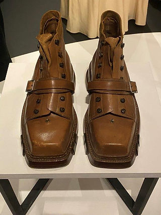 Chaussures de ski femme 1935  - Mode en Mouvement Galliera