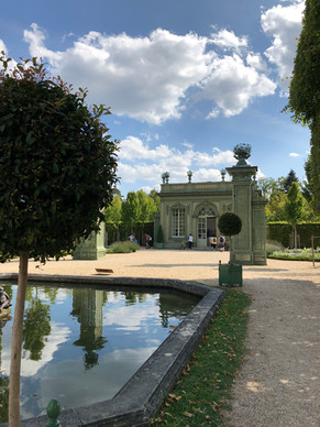 Jardins du Petit Trianon                                         Château de Versailles                         Photos