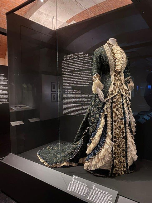 Robe Lafferière vers 1890 - Mode en Mouvement Galliera
