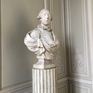 Petit Trianon                                         Château de Versailles                         Photos
