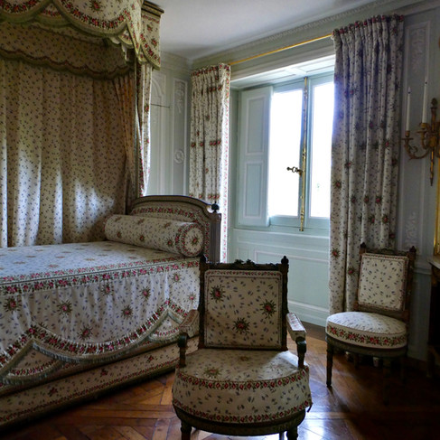 Petit Trianon                                         Château de Versailles                         Photos