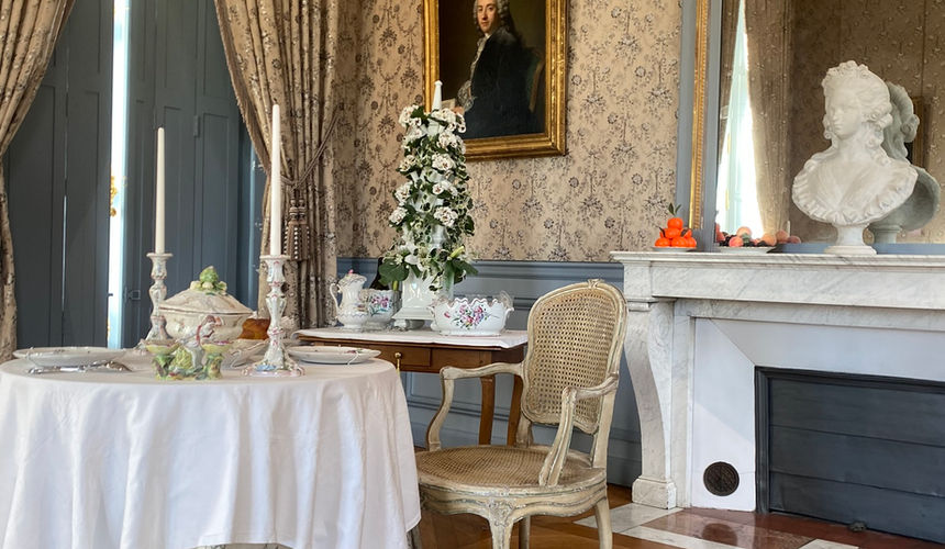 Sceaux Salle des Deux Princes présentant les arts de la table du 18e