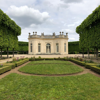 Jardins du Petit Trianon                                         Château de Versailles                         Photos