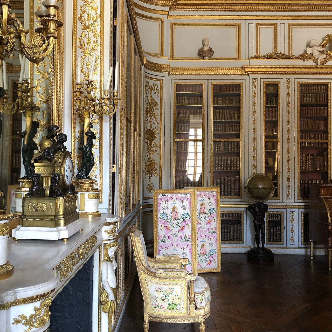 Bibliothèque Louis XVI         Versailles