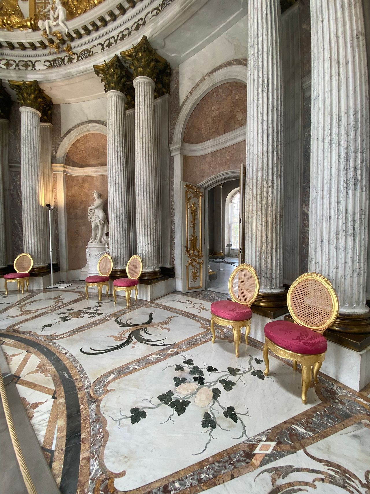 La salle de Marbre du Château de Sans-Souci à Postdam en Allemagne (Palais de Frédéric II de Prusse)