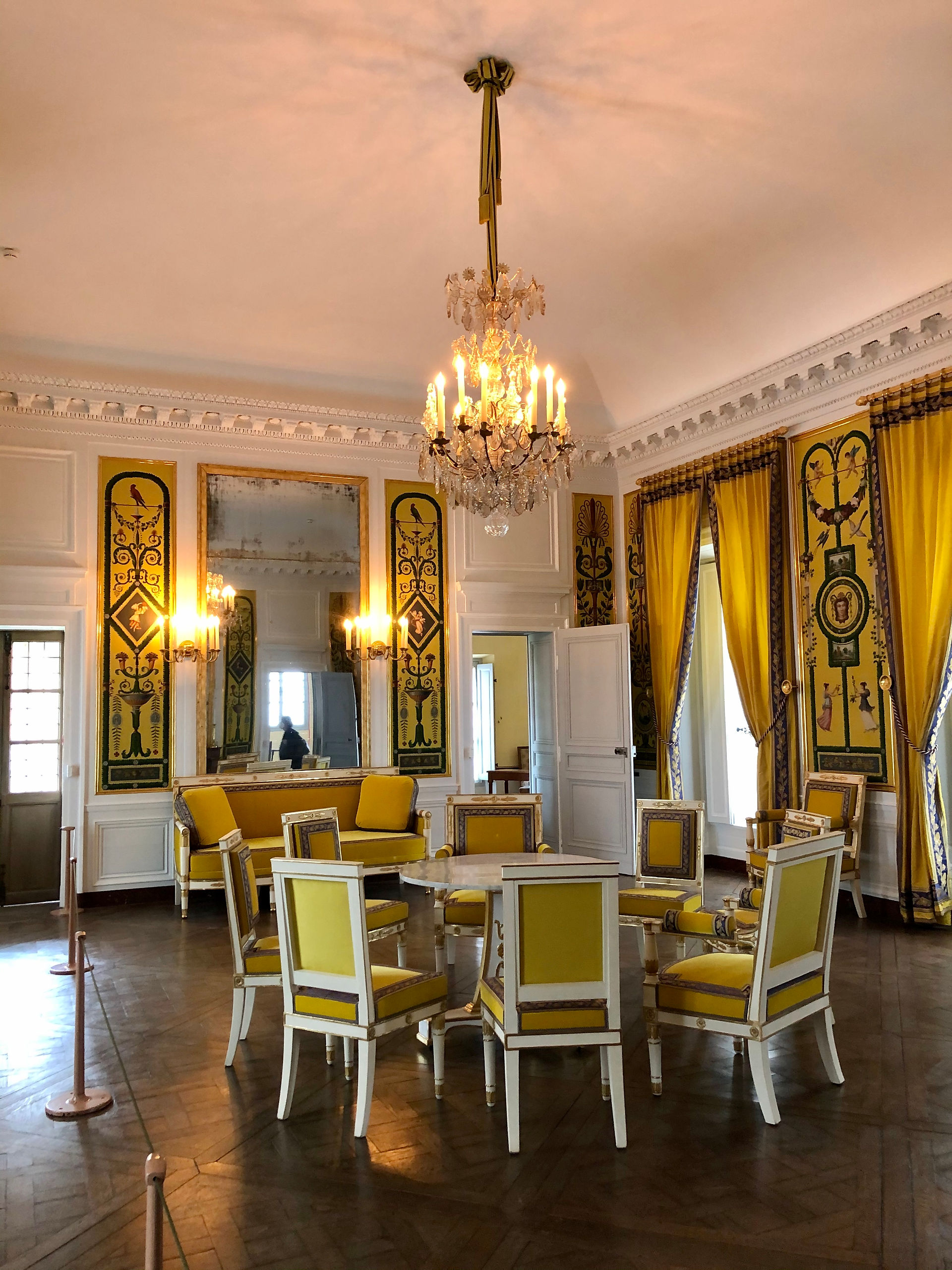 Grand salon Hameau de la reine   Versailles