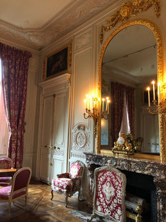 Petit Trianon                                         Château de Versailles                         Photos