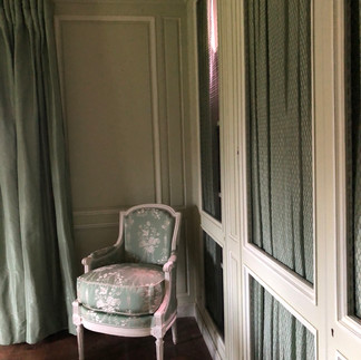 Petit Trianon                                         Château de Versailles                         Photos