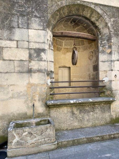 Cour intérieure Renaissance          château de Suze-la-Rousse