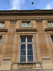 Petit Trianon                                         Château de Versailles                         Photos