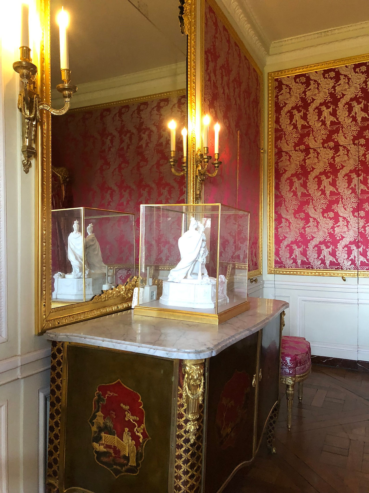 Petit Trianon                                         Château de Versailles                         Photos