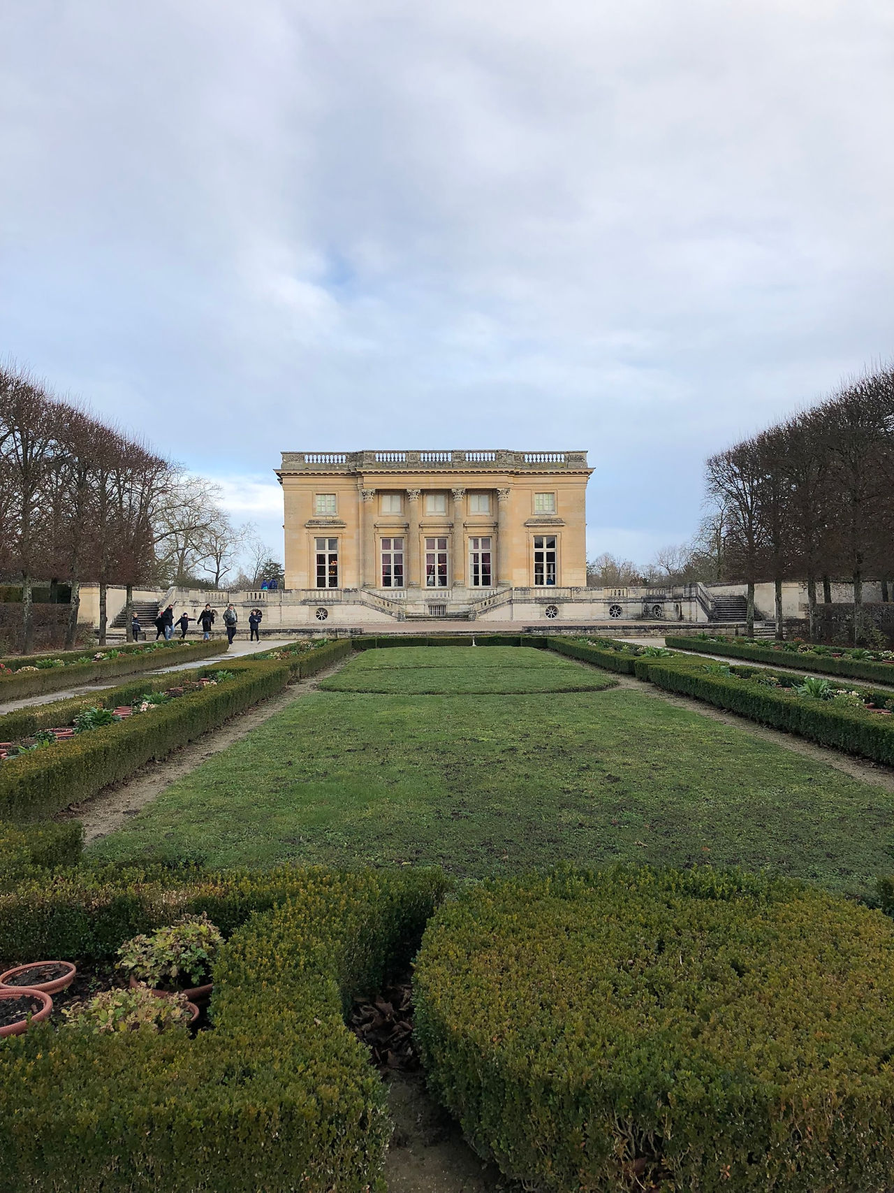 Jardins du Petit Trianon                                         Château de Versailles                         Photos