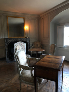 Petit Trianon                                         Château de Versailles                         Photos
