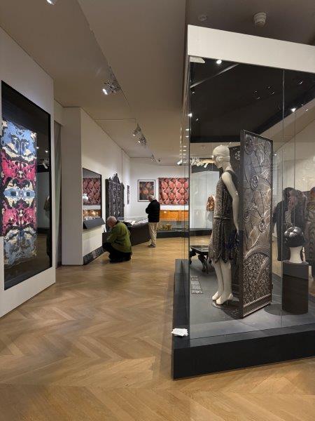 1925–2025. CENT ANS D’ART DÉCO AU MAD PARIS : UN SIÈCLE D’ÉLÉGANCE ET ...