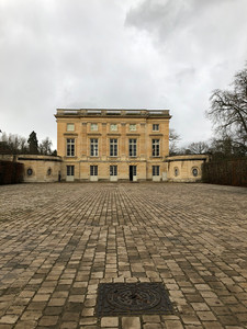 Petit Trianon                                         Château de Versailles                         Photos