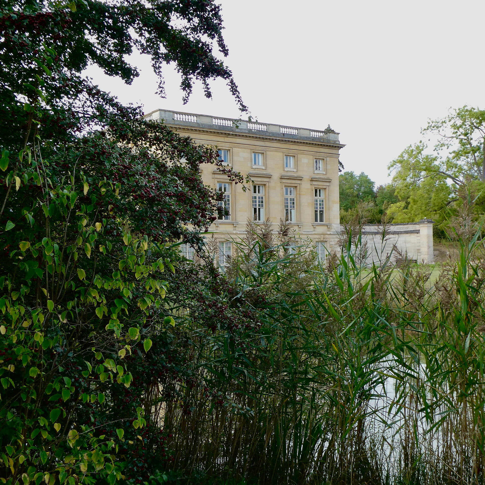 Jardins du Petit Trianon                                         Château de Versailles                         Photos