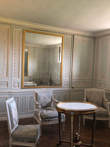 Petit Trianon                                         Château de Versailles                         Photos
