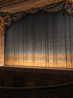 Petit Théâtre de la reine       Petit Trianon                                         Château de Versailles                         Photos