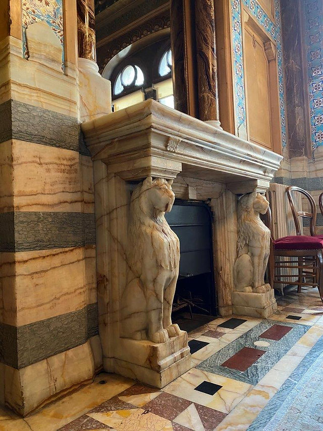 Lionnes salle de bain, Hôtel de la Païva, Paris