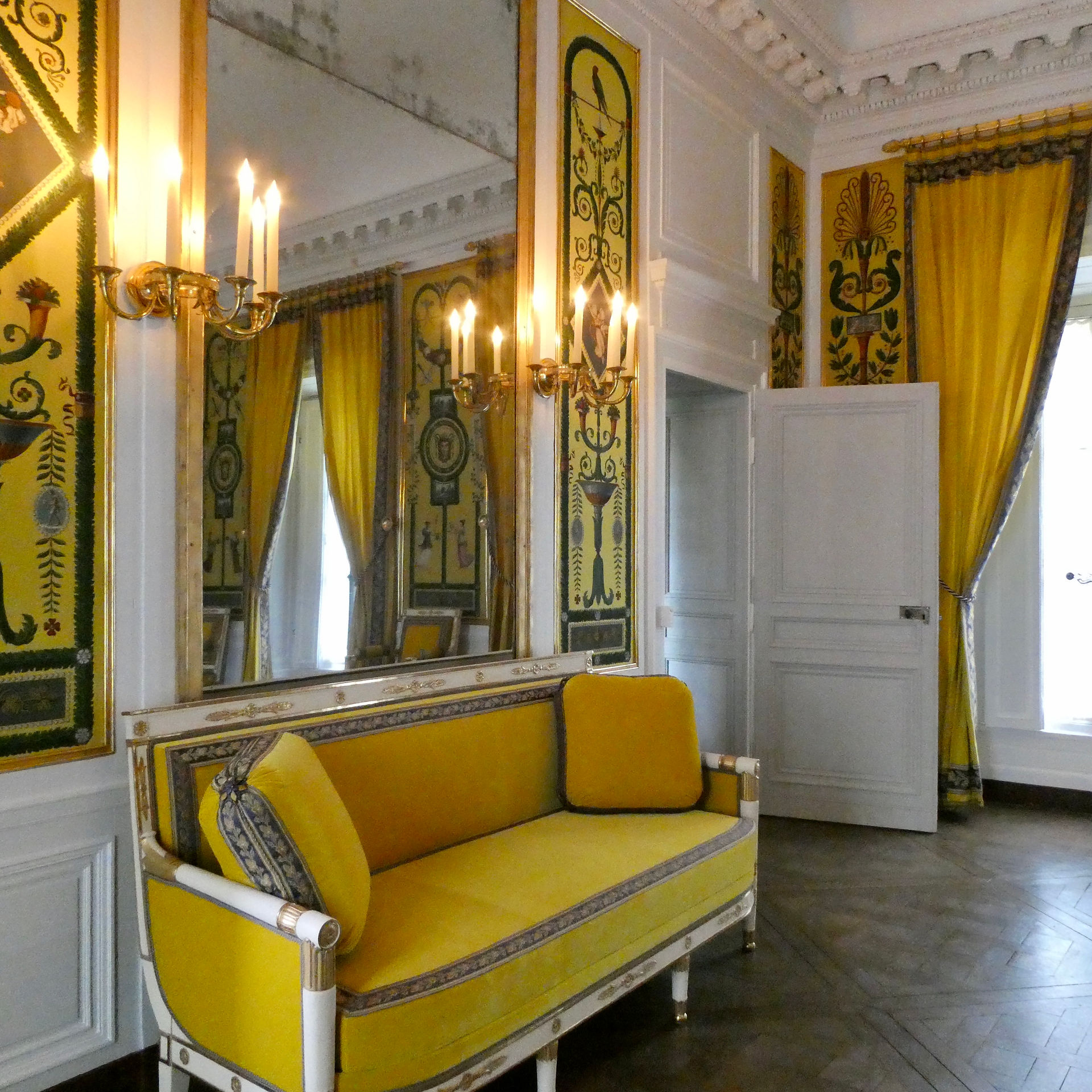 Grand salon Hameau de la reine   Versailles