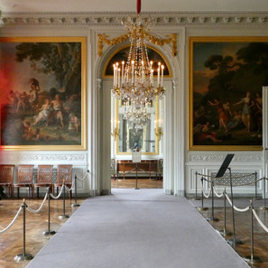 Petit Trianon                                         Château de Versailles                         Photos