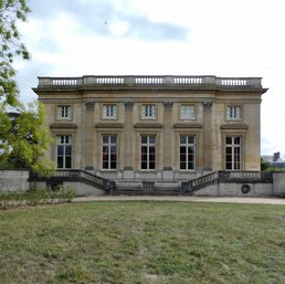 Jardins du Petit Trianon                                         Château de Versailles                         Photos