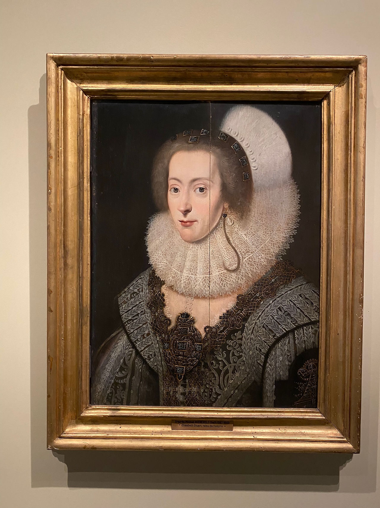 Elisabeth Stuart vers 1623, copie d'après Michiel Jansz van Mierevelt avec une mèche d'amour, une mèche de cheveux de son aimé - "Des Cheveux et des poils" au Mad Paris