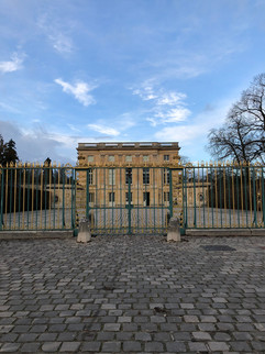 Petit Trianon                                         Château de Versailles                         Photos