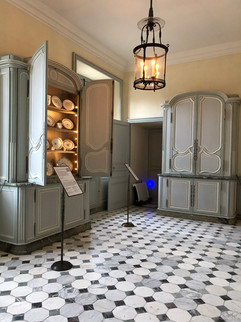 Petit Trianon                                         Château de Versailles                         Photos