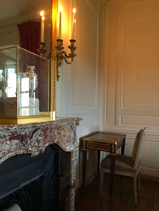Petit Trianon                                         Château de Versailles                         Photos