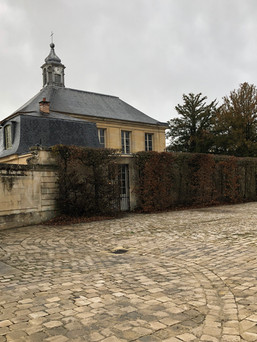 Petit Trianon                                         Château de Versailles                         Photos