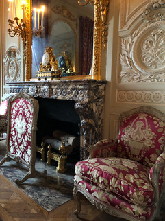 Petit Trianon                                         Château de Versailles                         Photos