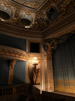Petit Théâtre de la reine       Petit Trianon                                         Château de Versailles                         Photos