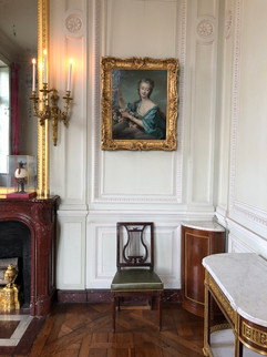 Petit Trianon                                         Château de Versailles                         Photos