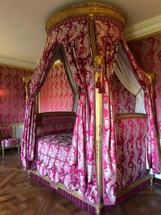 Petit Trianon                                         Château de Versailles                         Photos