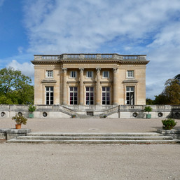 Jardins du Petit Trianon                                         Château de Versailles                         Photos