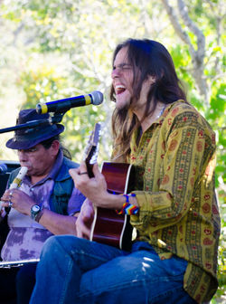 Alisson e Antônio Carceres - Ilumina