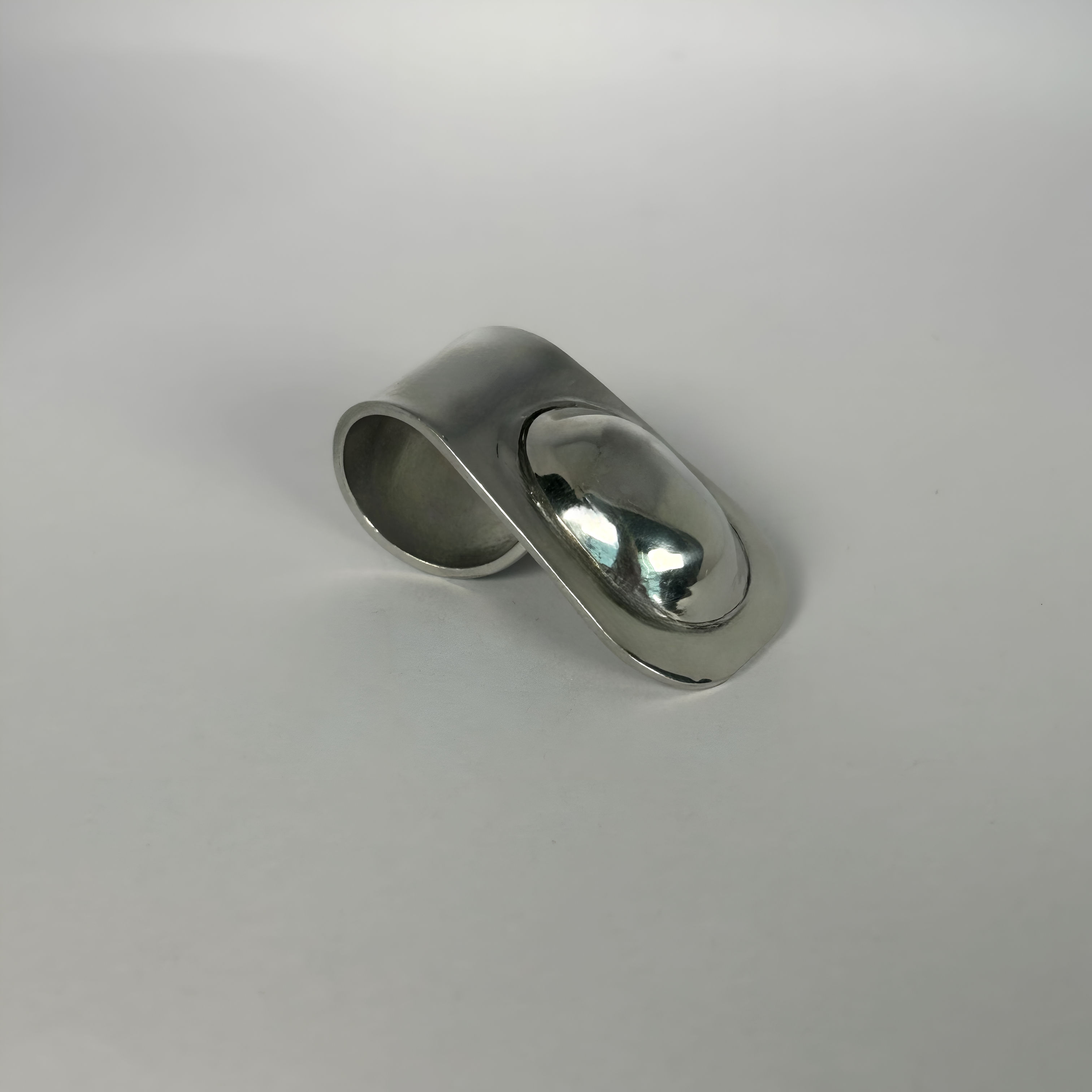 Half sphere ring / Anillo media esfera